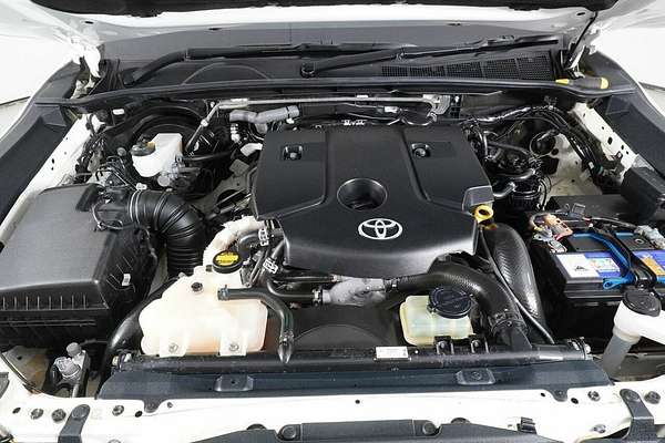 2015 Toyota Hilux SR (4x4) GUN126R 4X4