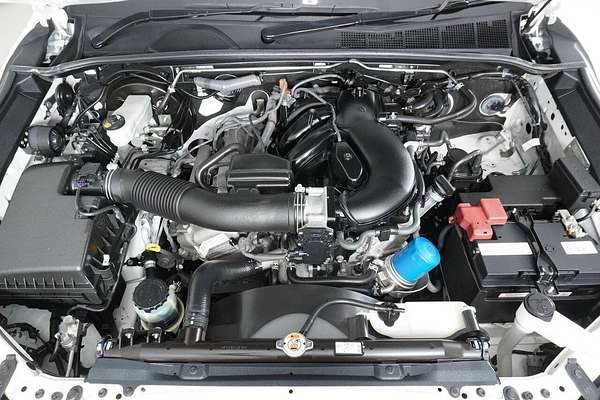 2017 Toyota Hilux SR5 (4x4) GGN125R 4X4