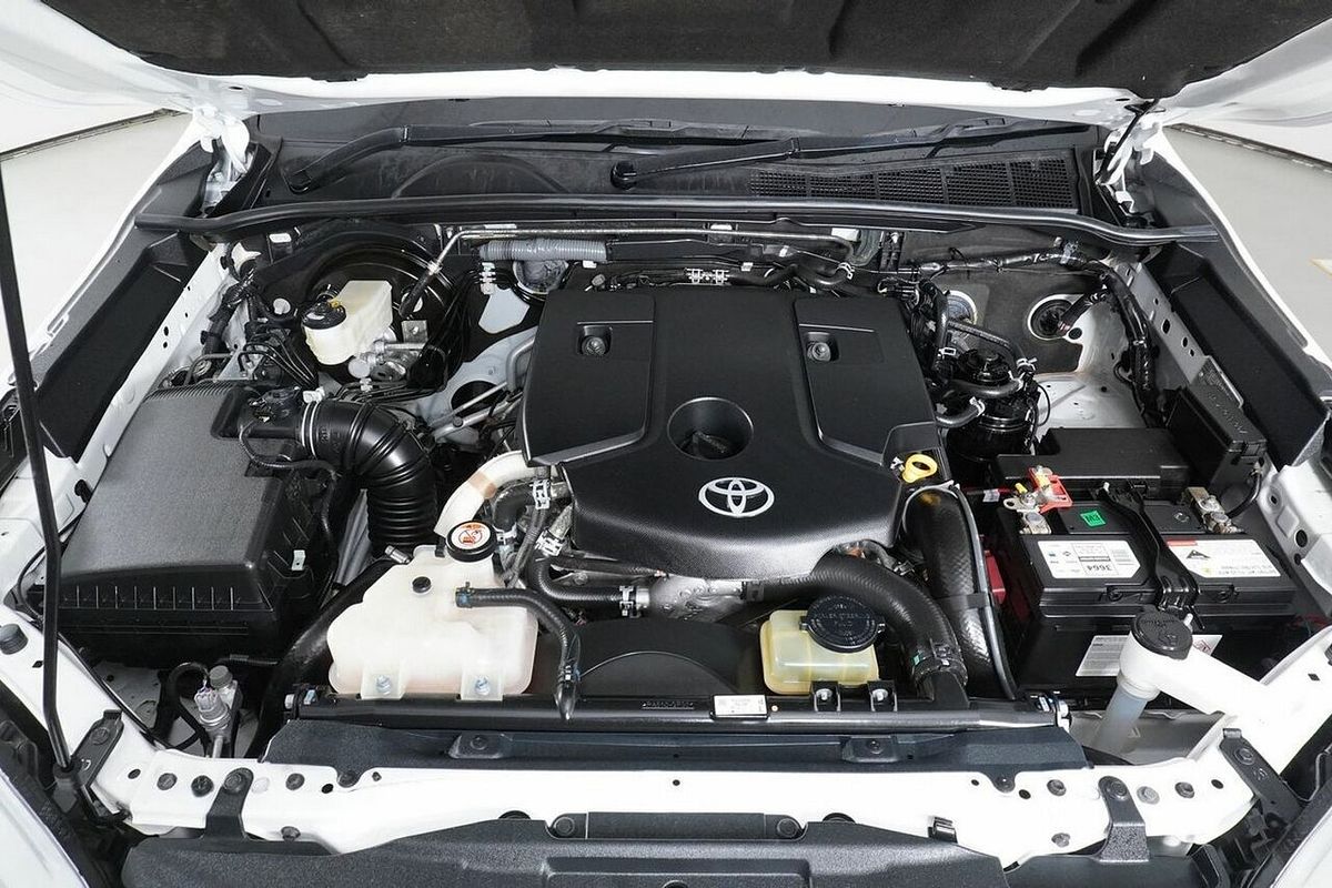 2017 Toyota Hilux SR (4x4) GUN126R 4X4