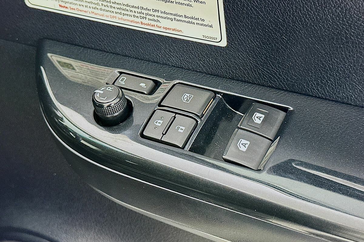 2021 Toyota Hilux SR5 (4x4) GUN126R Facelift 4X4