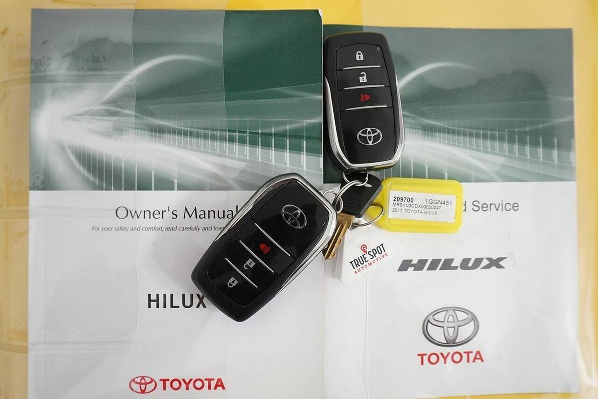 2017 Toyota Hilux SR5 (4x4) GGN125R 4X4