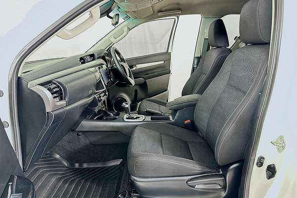 2021 Toyota Hilux SR5 (4x4) GUN126R Facelift 4X4