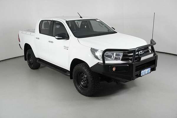 2015 Toyota Hilux SR (4x4) GUN126R 4X4