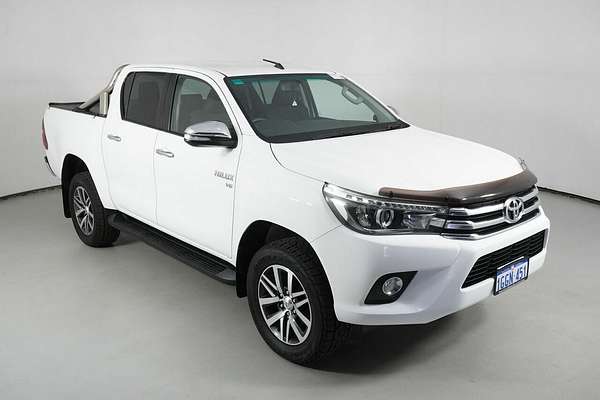 2017 Toyota Hilux SR5 (4x4) GGN125R 4X4