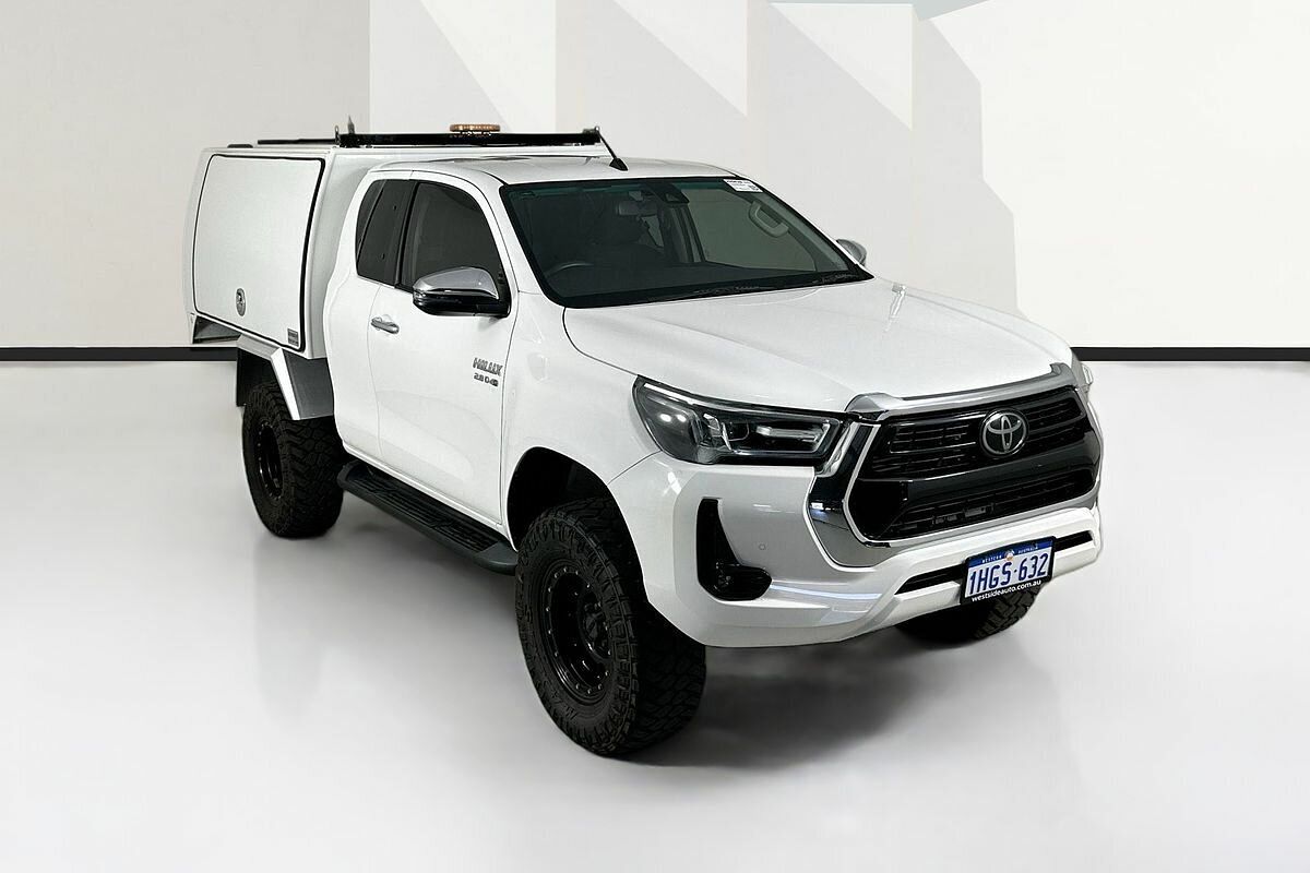 2021 Toyota Hilux SR5 (4x4) GUN126R Facelift 4X4