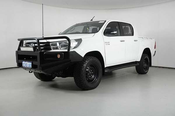 2015 Toyota Hilux SR (4x4) GUN126R 4X4