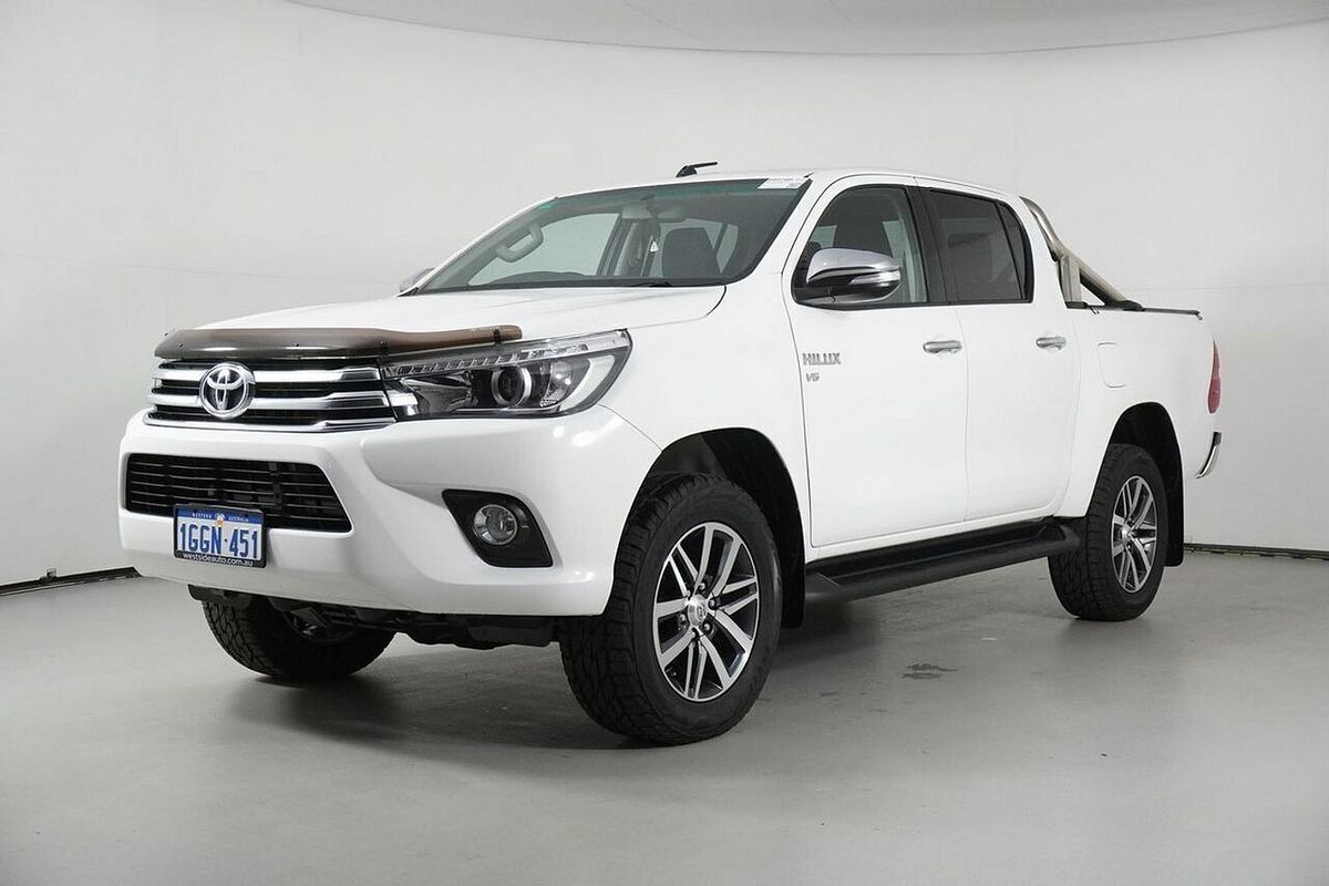 2017 Toyota Hilux SR5 (4x4) GGN125R 4X4