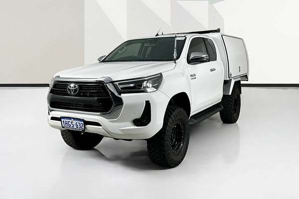 2021 Toyota Hilux SR5 (4x4) GUN126R Facelift 4X4
