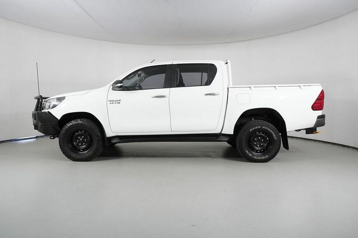 2015 Toyota Hilux SR (4x4) GUN126R 4X4
