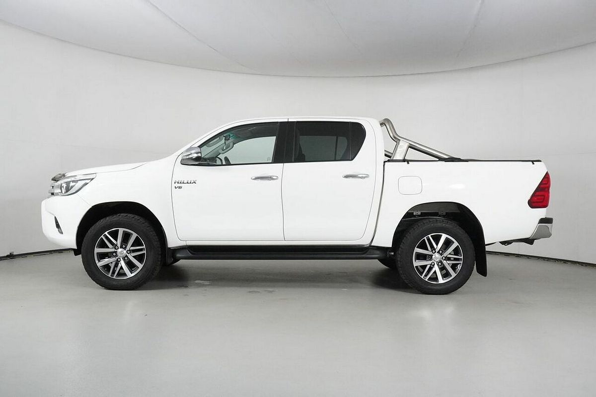 2017 Toyota Hilux SR5 (4x4) GGN125R 4X4