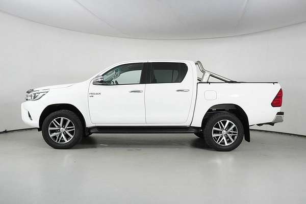 2017 Toyota Hilux SR5 (4x4) GGN125R 4X4