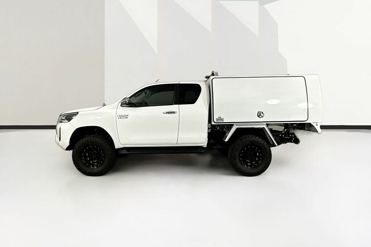 2021 Toyota Hilux SR5 (4x4) GUN126R Facelift 4X4