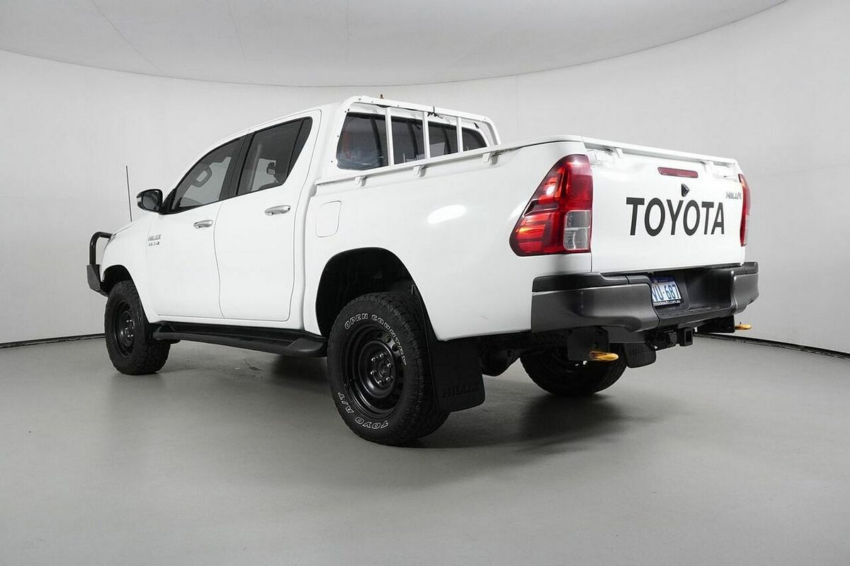 2015 Toyota Hilux SR (4x4) GUN126R 4X4