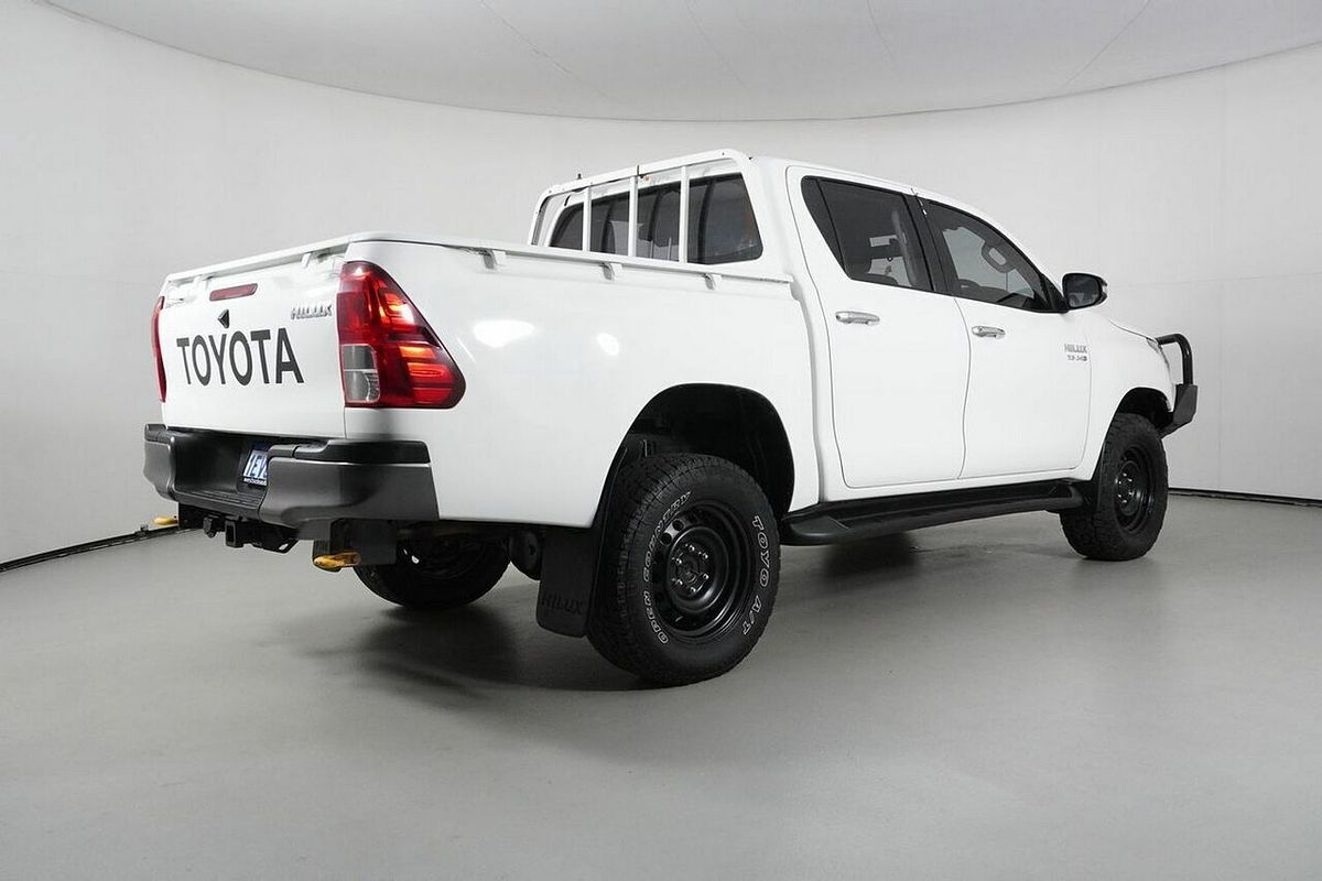 2015 Toyota Hilux SR (4x4) GUN126R 4X4