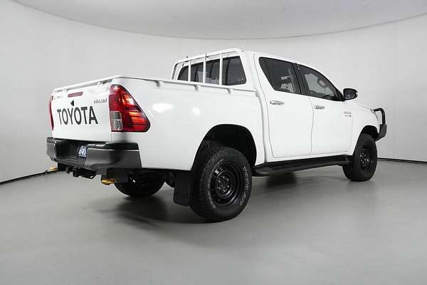 2015 Toyota Hilux SR (4x4) GUN126R 4X4