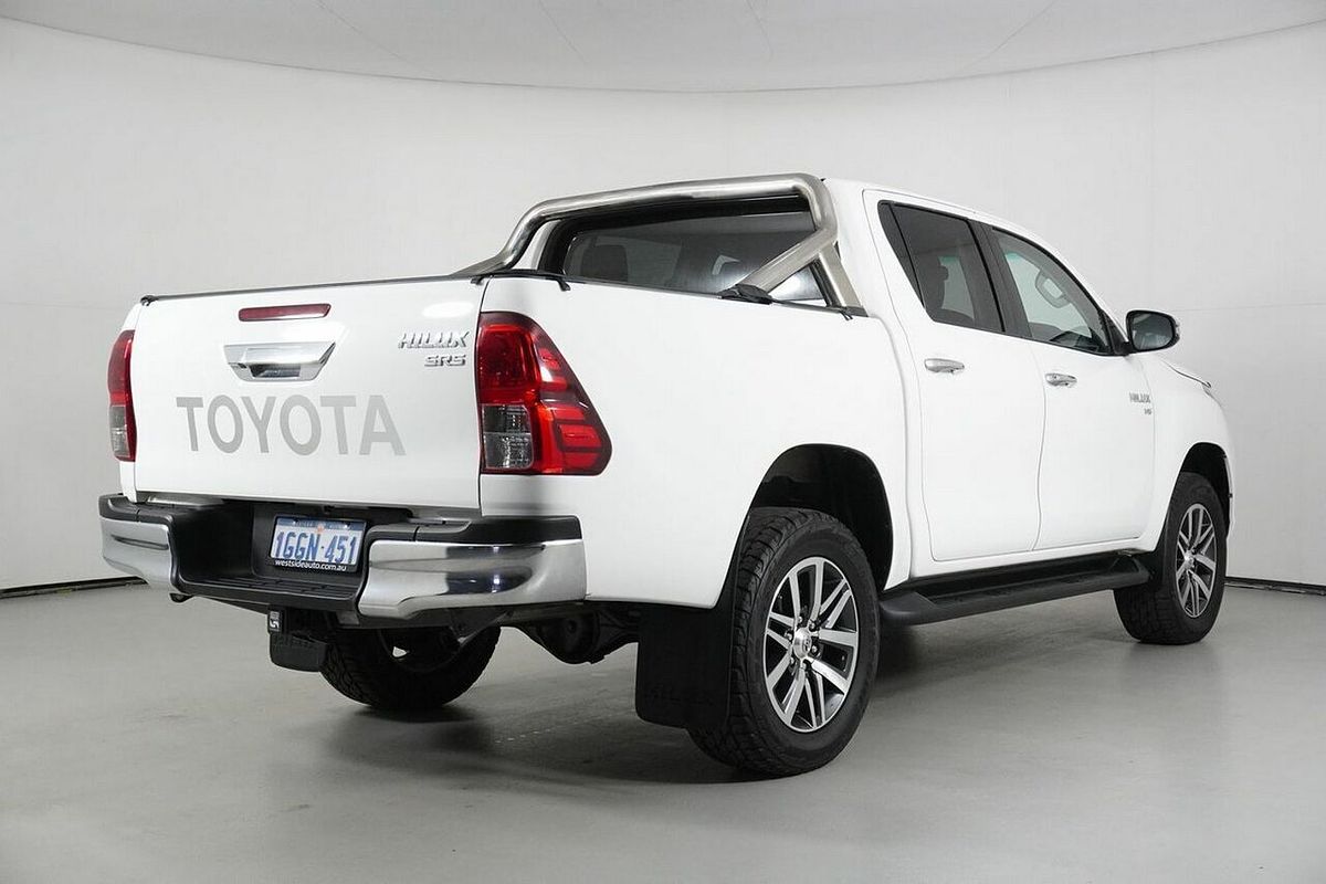 2017 Toyota Hilux SR5 (4x4) GGN125R 4X4