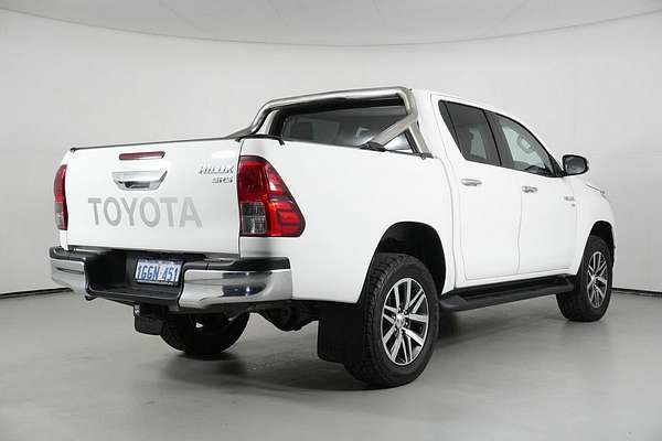 2017 Toyota Hilux SR5 (4x4) GGN125R 4X4