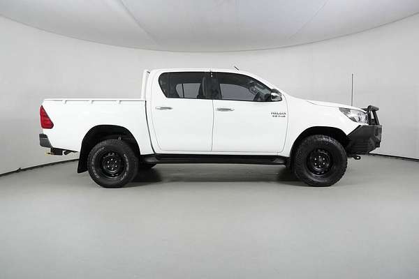 2015 Toyota Hilux SR (4x4) GUN126R 4X4