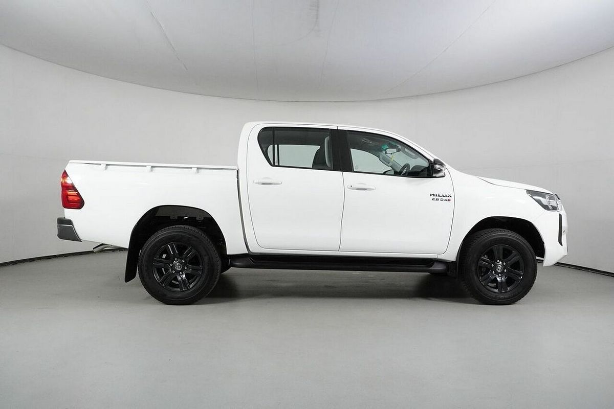2024 Toyota Hilux SR (4x4) GUN126R 4X4