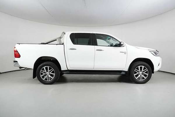 2017 Toyota Hilux SR5 (4x4) GGN125R 4X4