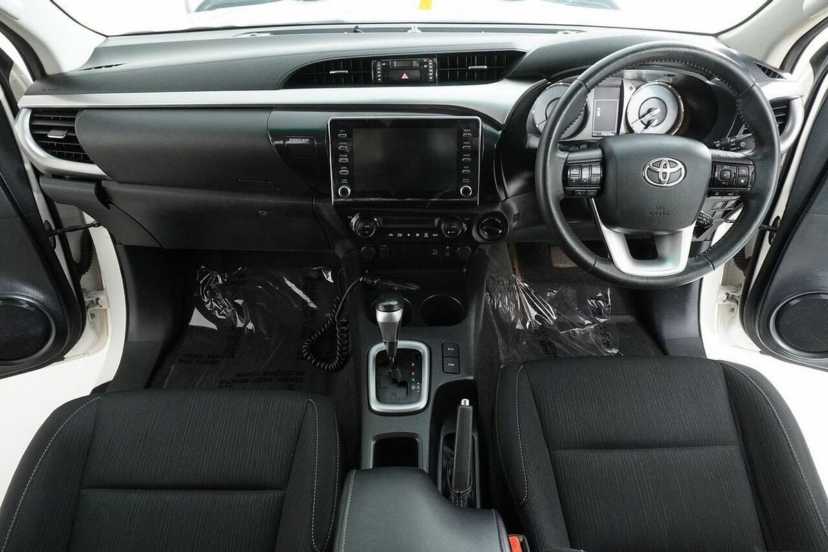 2021 Toyota Hilux SR5 (4x4) GUN126R Facelift 4X4