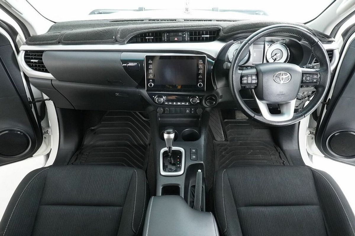 2021 Toyota Hilux SR5 (4x4) GUN126R Facelift 4X4