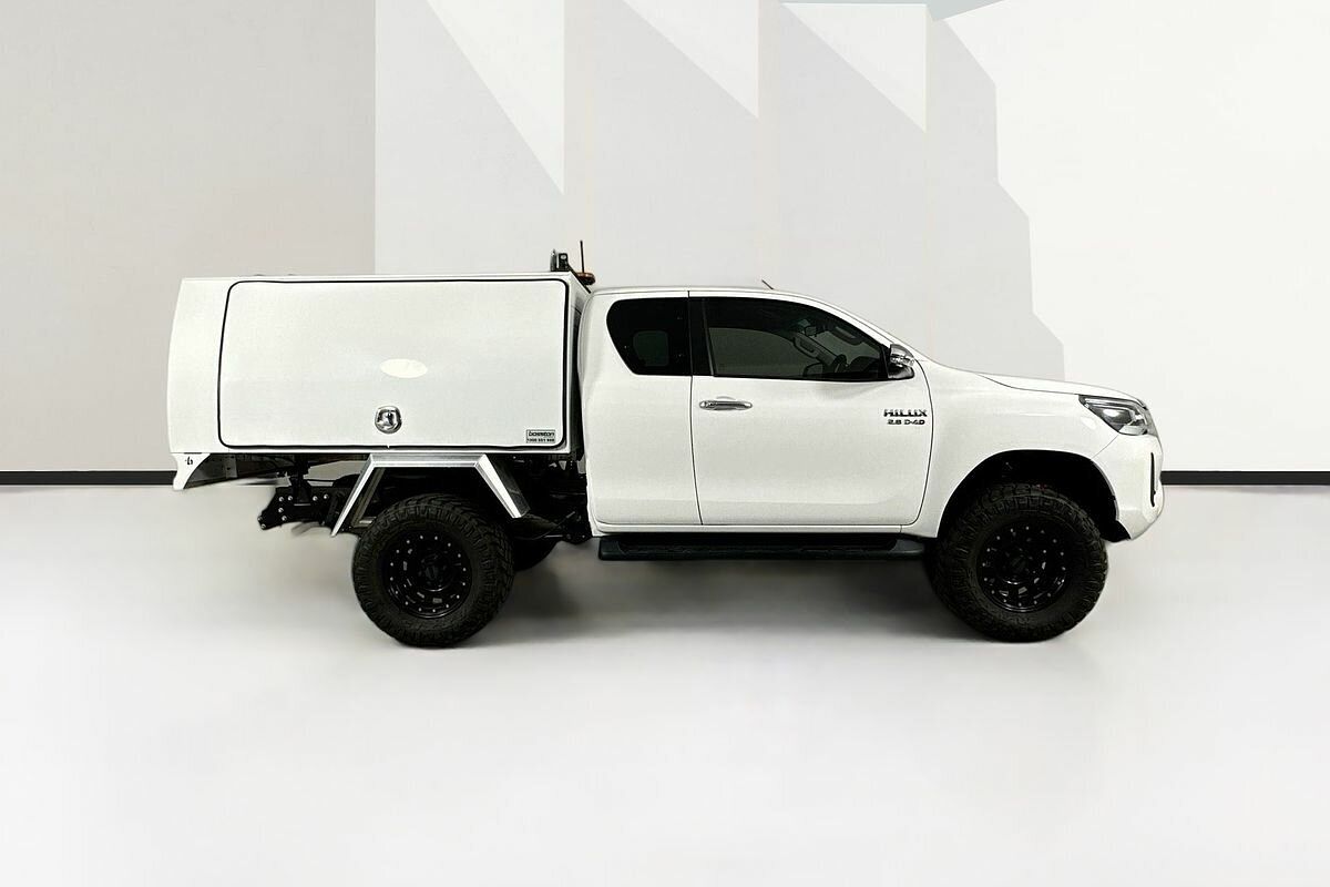 2021 Toyota Hilux SR5 (4x4) GUN126R Facelift 4X4