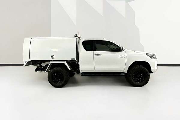 2021 Toyota Hilux SR5 (4x4) GUN126R Facelift 4X4