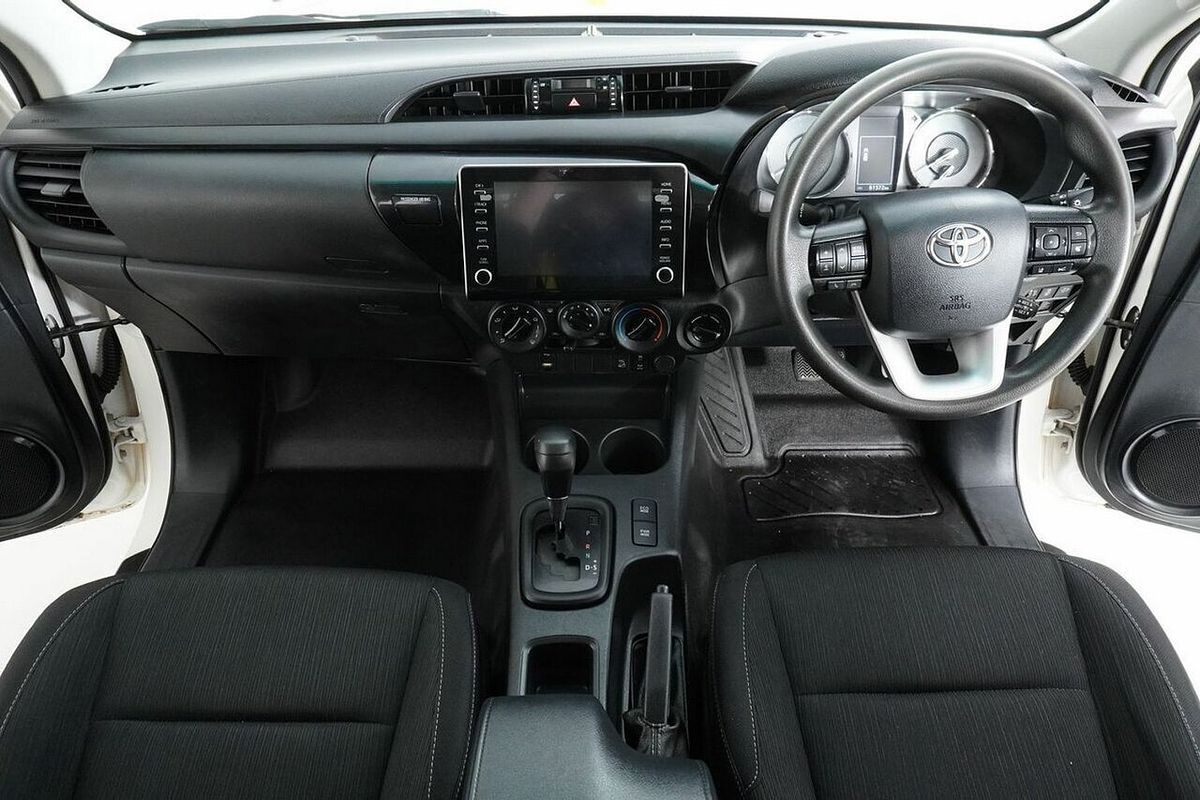 2020 Toyota Hilux SR (4x4) GUN126R Facelift 4X4