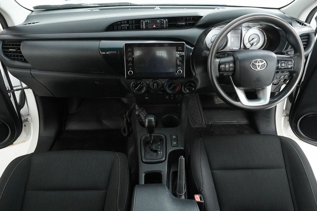 2020 Toyota Hilux SR (4x4) GUN126R Facelift 4X4