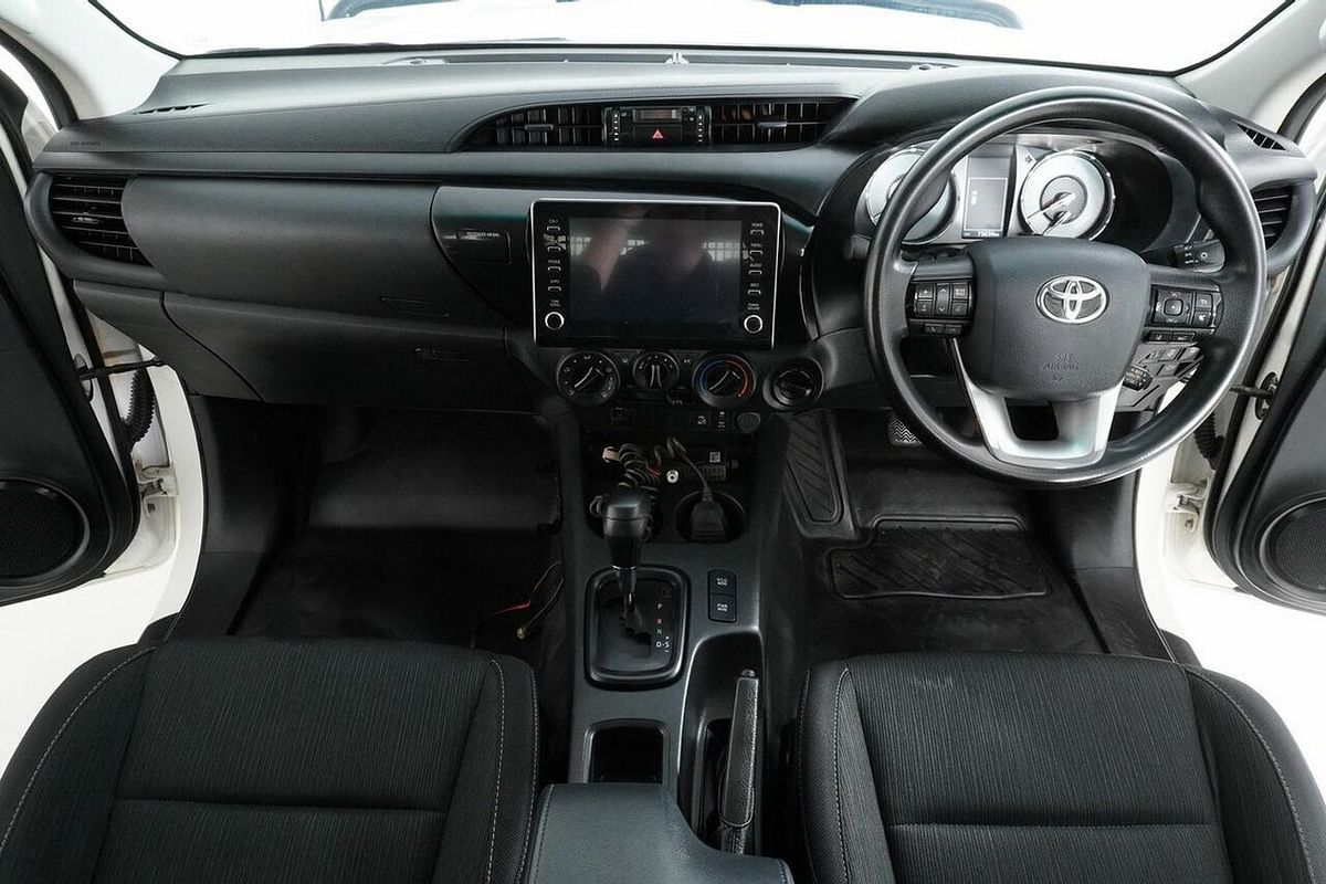 2020 Toyota Hilux SR (4x4) GUN126R Facelift 4X4