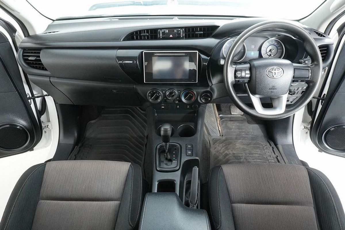 2016 Toyota Hilux SR (4x4) GUN126R 4X4
