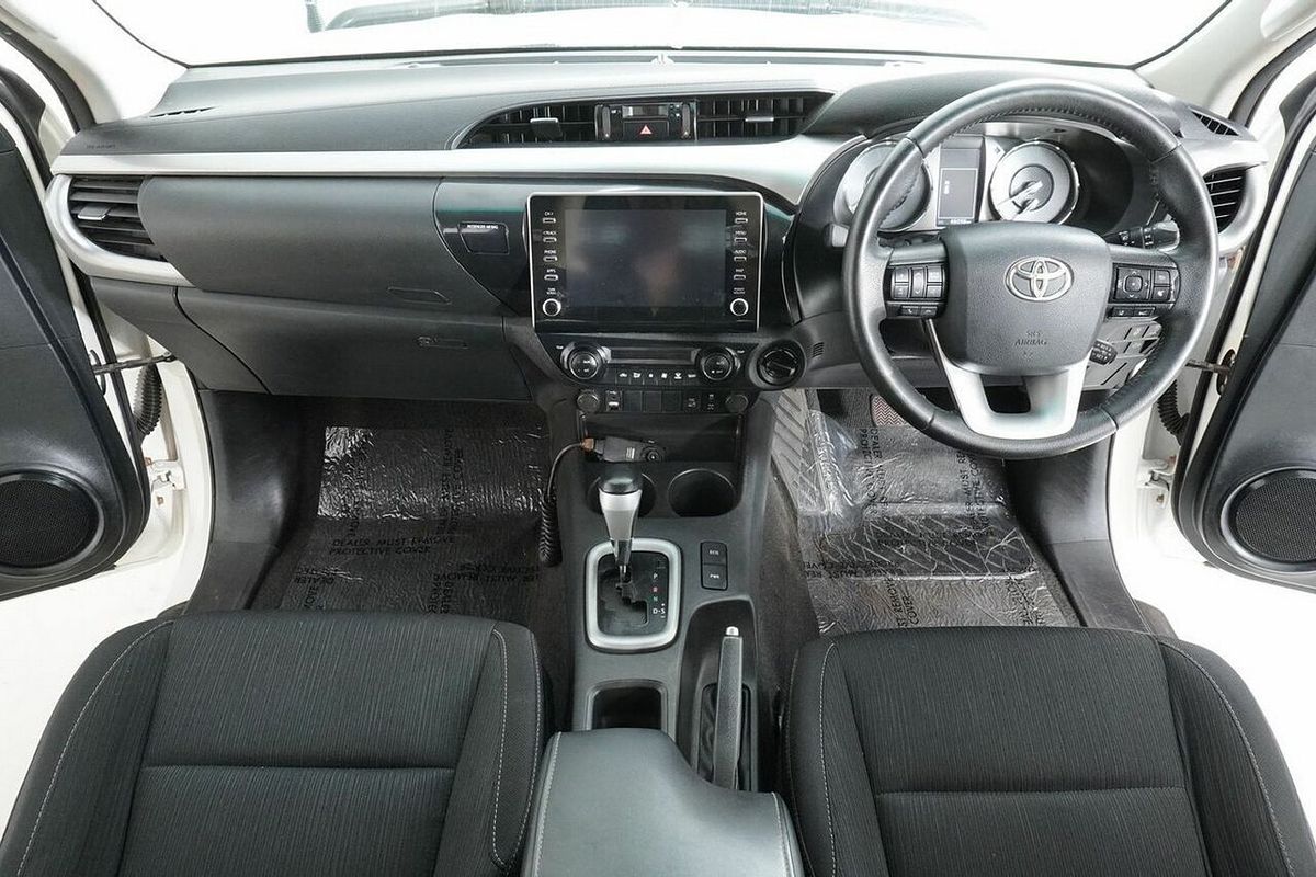 2021 Toyota Hilux SR5 (4x4) GUN126R Facelift 4X4