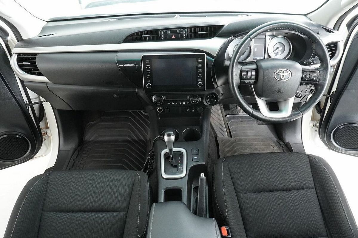 2021 Toyota Hilux SR5 (4x4) GUN126R Facelift 4X4