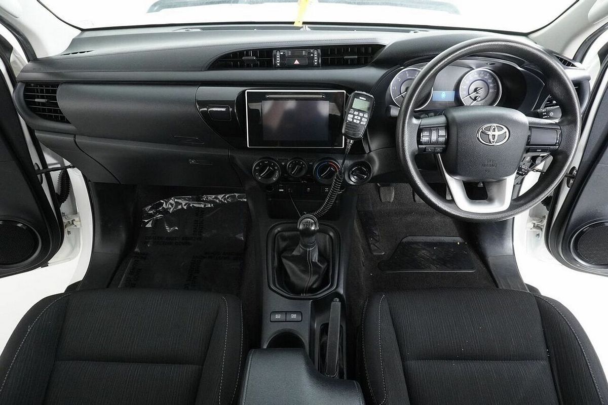 2015 Toyota Hilux SR (4x4) GUN126R 4X4