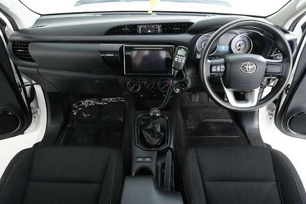 2015 Toyota Hilux SR (4x4) GUN126R 4X4