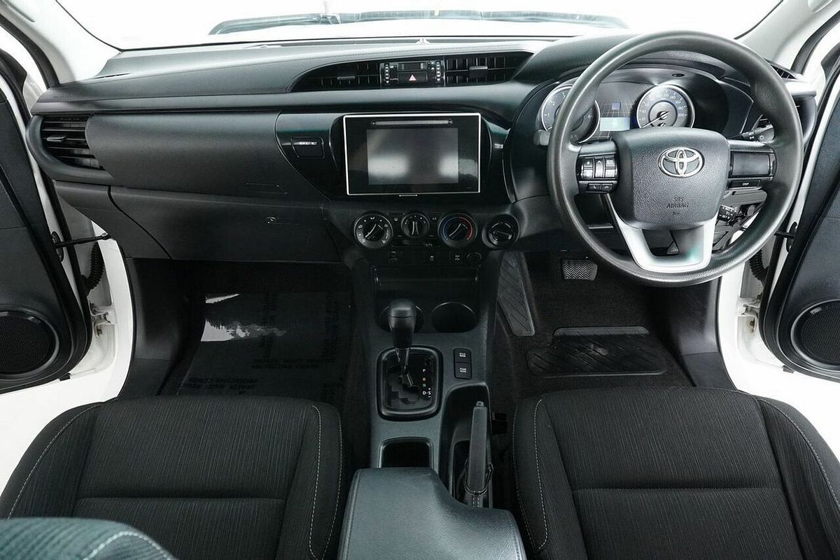 2016 Toyota Hilux SR (4x4) GUN126R 4X4