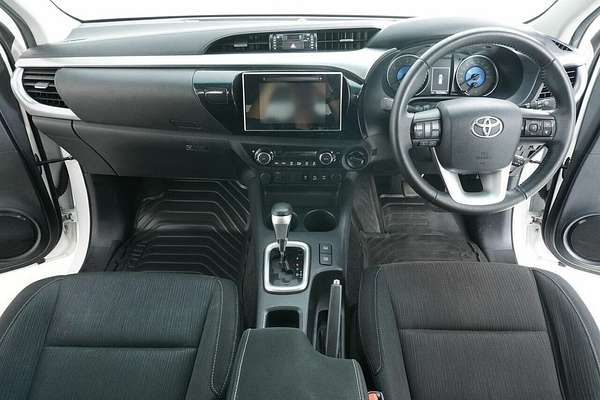 2017 Toyota Hilux SR5 (4x4) GGN125R 4X4