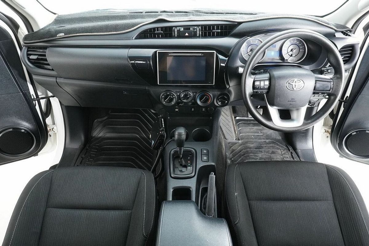 2016 Toyota Hilux SR (4x4) GUN126R 4X4