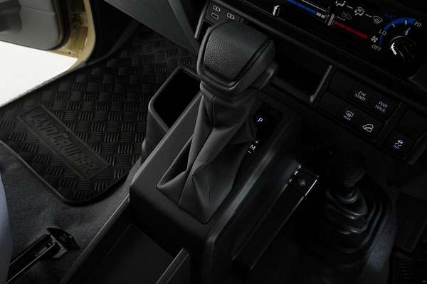 2025 Toyota Landcruiser 70 Series LC76 GXL + Diff Locks Gdjl76R