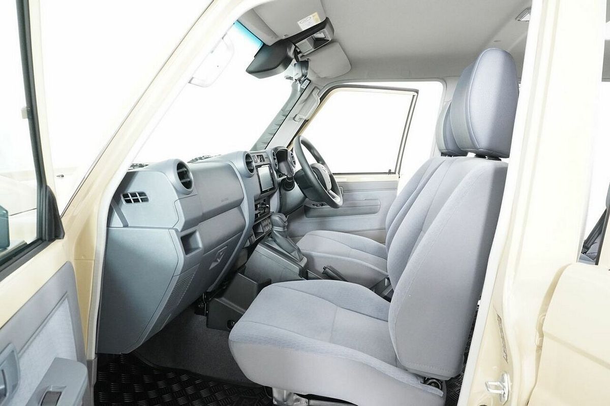 2025 Toyota Landcruiser 70 Series LC76 GXL + Diff Locks Gdjl76R
