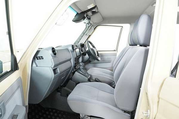 2025 Toyota Landcruiser 70 Series LC76 GXL + Diff Locks Gdjl76R