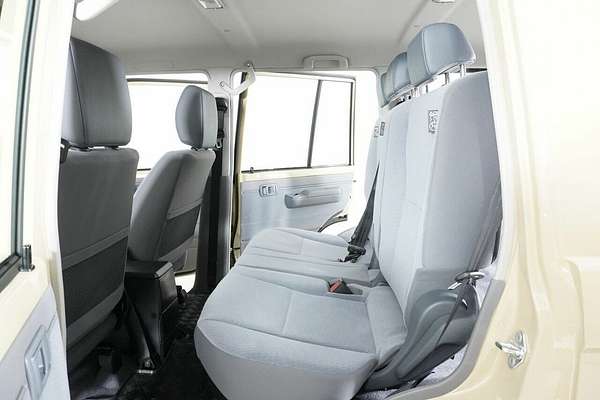 2025 Toyota Landcruiser 70 Series LC76 GXL + Diff Locks Gdjl76R