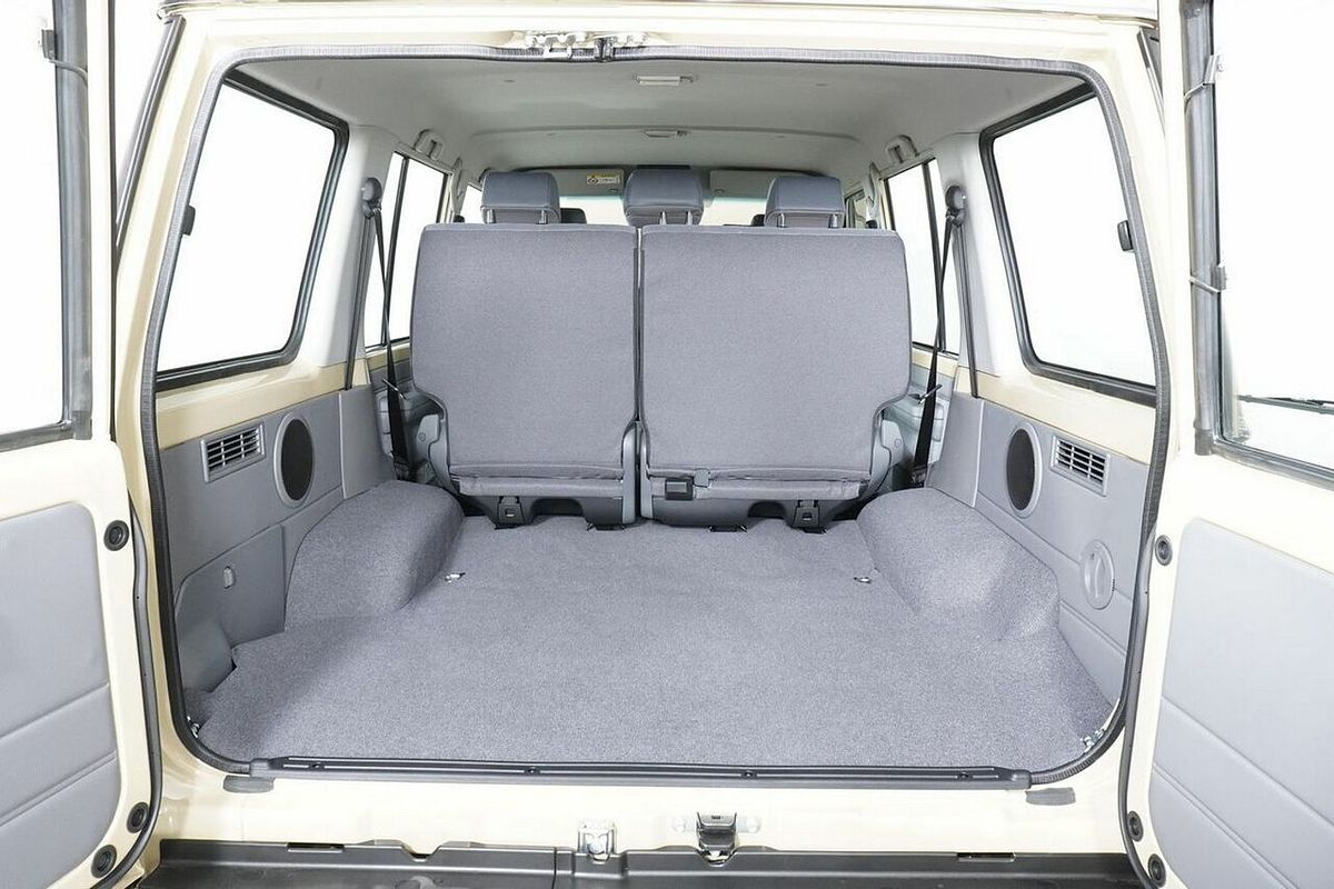 2025 Toyota Landcruiser 70 Series LC76 GXL + Diff Locks Gdjl76R