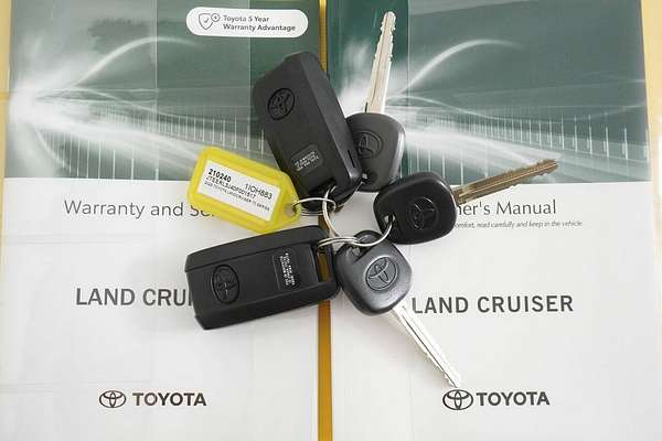 2025 Toyota Landcruiser 70 Series LC76 GXL + Diff Locks Gdjl76R