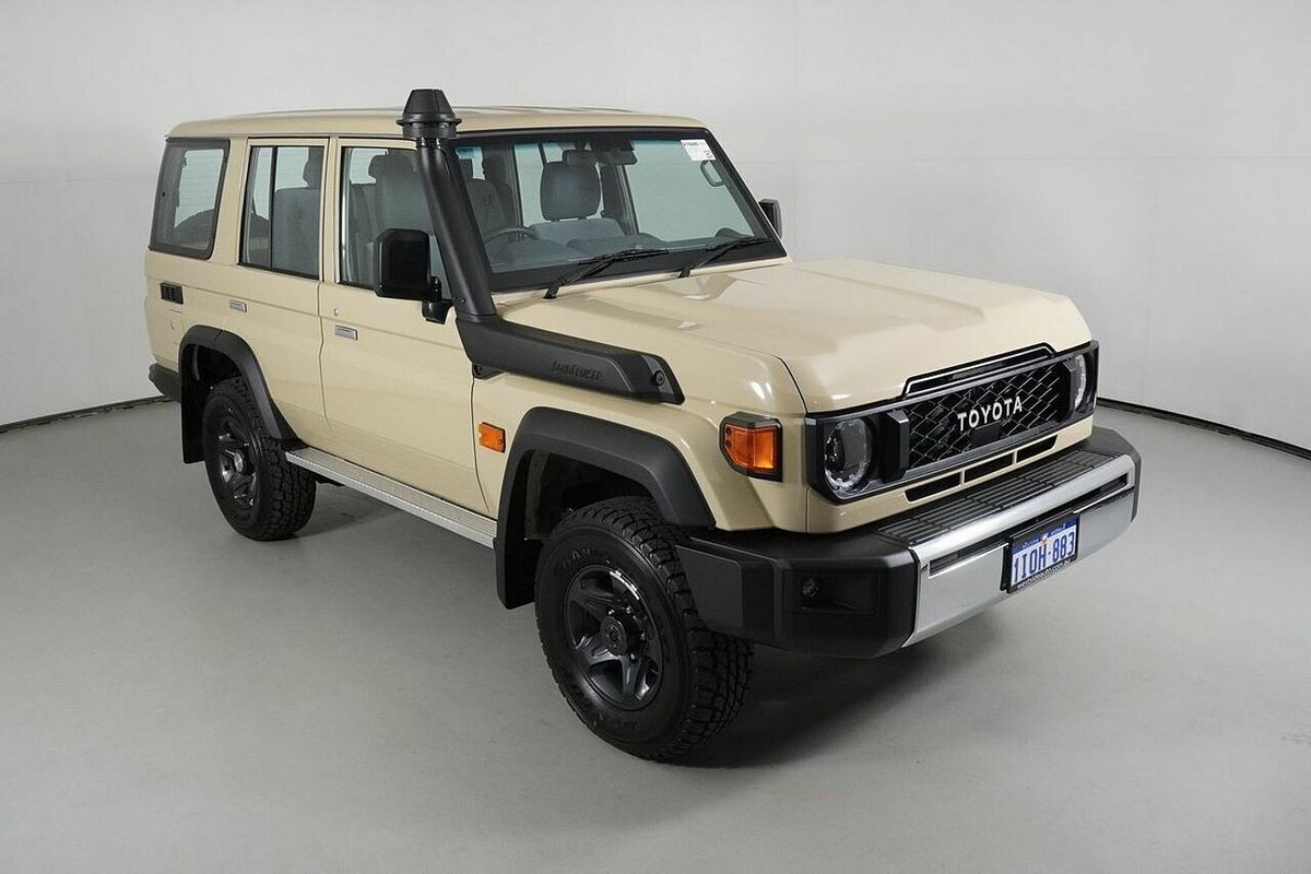 2025 Toyota Landcruiser 70 Series LC76 GXL + Diff Locks Gdjl76R