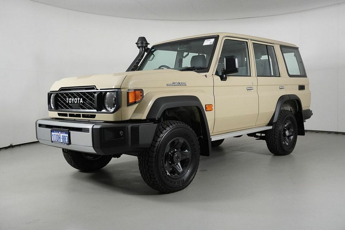 2025 Toyota Landcruiser 70 Series LC76 GXL + Diff Locks Gdjl76R
