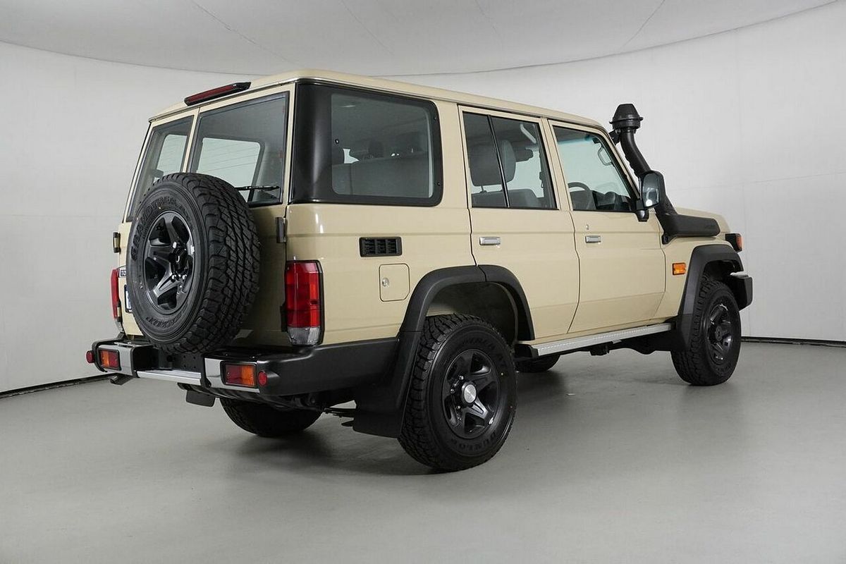 2025 Toyota Landcruiser 70 Series LC76 GXL + Diff Locks Gdjl76R