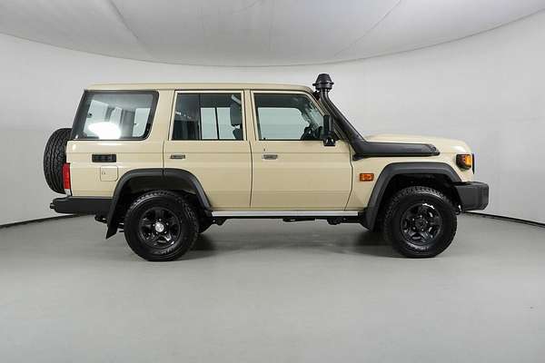 2025 Toyota Landcruiser 70 Series LC76 GXL + Diff Locks Gdjl76R