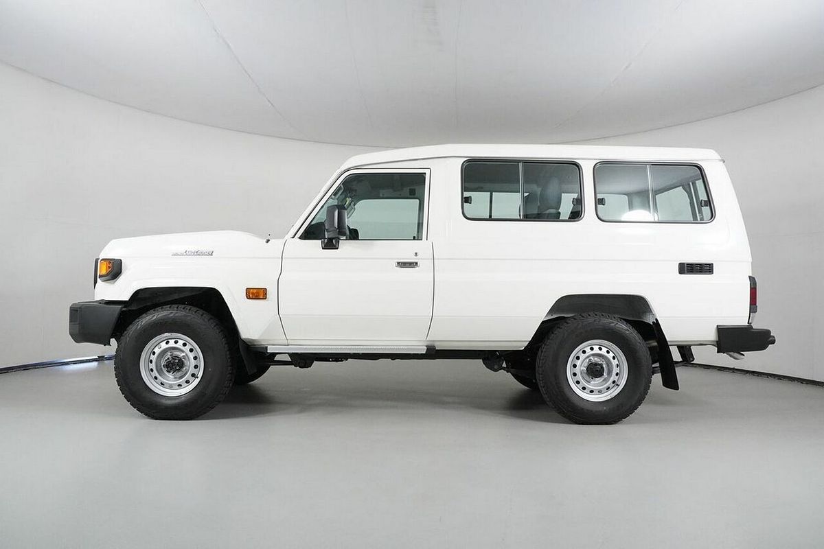 2024 Toyota Landcruiser 70 Series LC78 GXL + Diff Locks Gdjl78R